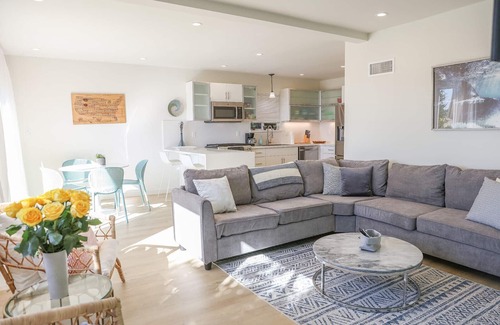 Playa Del Rey House | Waterfront 2BDRM with Patio in Playa Del Rey