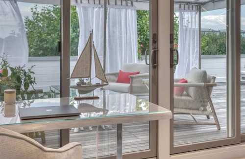 Sag Harbor Condo | Waterfront 2BR/3BA Sag Harbor Village Rooftop Penthouse