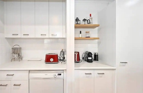 Warana House | Waterfront 3 B/Room, 6 Guests - Light, Relaxed ZC7