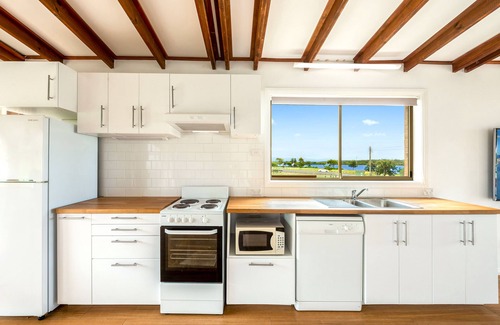 Greenwell Point House | Waterfront 3 bedroom House (Pet Friendly)