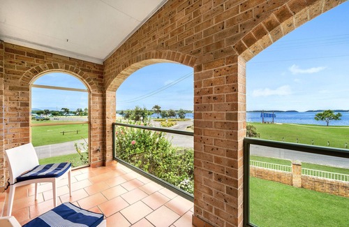 Greenwell Point House | Waterfront 3 bedroom House (Pet Friendly)