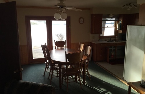 Tomahawk Cottage | Waterfront 3 Bedroom Cottage on Beautiful Lake Nokomis