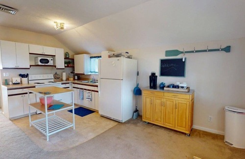 Vickery Cottage | Waterfront 3 Bedroom Cottage w/Sunsets over Sandusky Bay