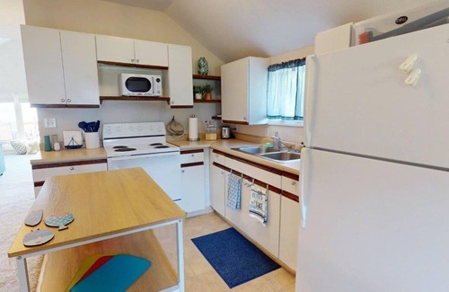 Vickery Cottage | Waterfront 3 Bedroom Cottage w/Sunsets over Sandusky Bay