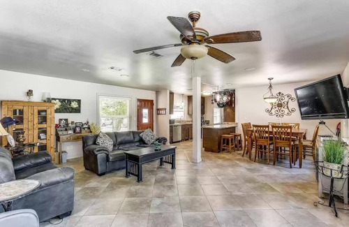 Fort Walton Beach House | Waterfront 3 BR home with salt water pool
