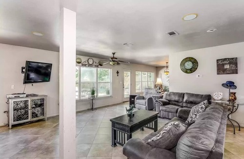 Fort Walton Beach House | Waterfront 3 BR home with salt water pool