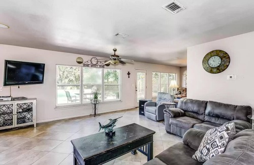 Fort Walton Beach House | Waterfront 3 BR home with salt water pool