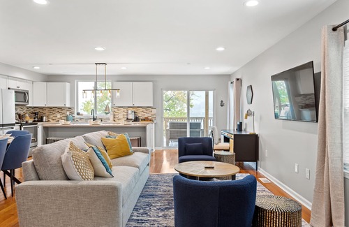 Glen Burnie House | WATERFRONT| 4BR| 1st Floor Master|Family Ready|BWI