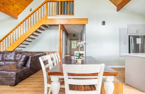 Port Carling House | Waterfront 5 bedrooms cottage in Port Carling, Muskoka.