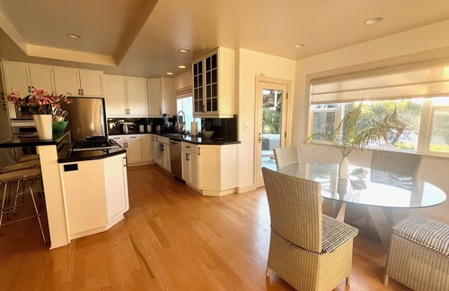 Country Club Villa | WATERFRONT 5-bedroom villa in San Rafael with Hot Tub and Heated Pool