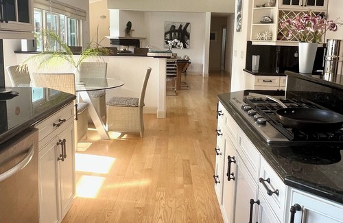 Country Club Villa | WATERFRONT 5-bedroom villa in San Rafael with Hot Tub and Heated Pool
