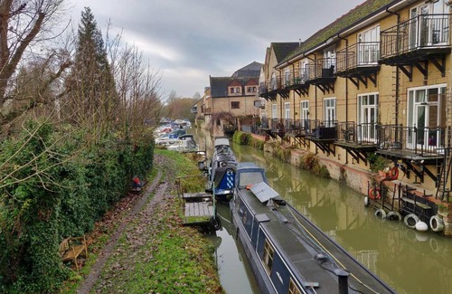 St Neots Apartment | Waterfront Apartment In The Heart Of St Neots
