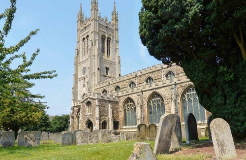 St Neots Apartment | Waterfront Apartment In The Heart Of St Neots