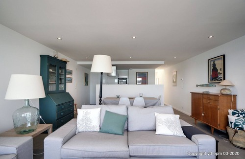 Ile-Tudy House | Waterfront architect-designed house