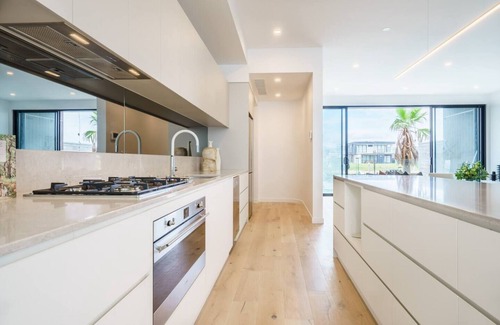 Safety Beach Villa | Waterfront at Martha Cove Premium Poolside Luxury