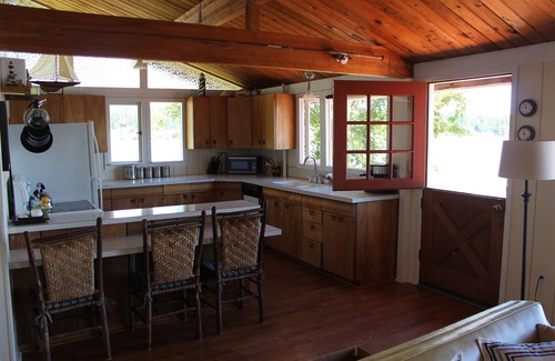 Suquamish House | Waterfront Beach Cottage Retreat
