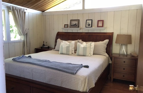 Suquamish House | Waterfront Beach Cottage Retreat