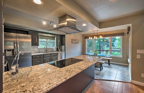 Springdale House | Waterfront Beaver Lake Hideaway w/Kayaks & More!