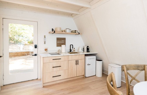 Olympia Cottage | Waterfront Bella Vista A-Frame | Pets Welcomed - Your Dream Retreat