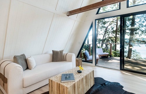 Olympia Cottage | Waterfront Bella Vista A-Frame | Pets Welcomed - Your Dream Retreat