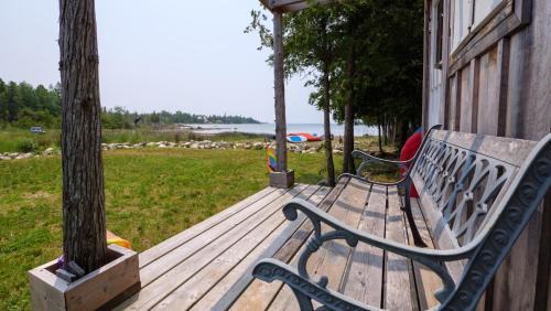 Northern Bruce Peninsula Ski Chalet | Waterfront Bliss Near Tobermory