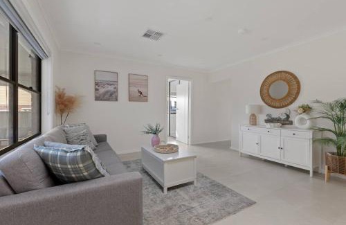 Buff Point House | Waterfront Bliss Stunning Views with Kayaks