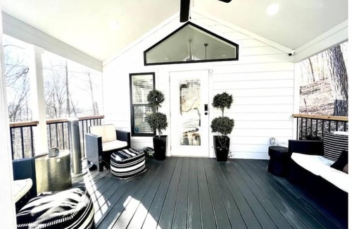 Grant House | Waterfront Boat Ramp Getaway