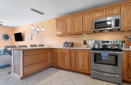 Florida Panhandle House | WATERFRONT Bring your Boat and tie up outback to the pier with community Pooln
