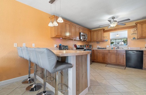 Florida Panhandle House | WATERFRONT Bring your Boat and tie up outback to the pier with community Pooln