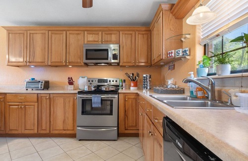 Florida Panhandle House | WATERFRONT Bring your Boat and tie up outback to the pier with community Pooln