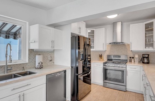 South New River Isles House | Waterfront Bungalow Heated Pool Pineapple Key