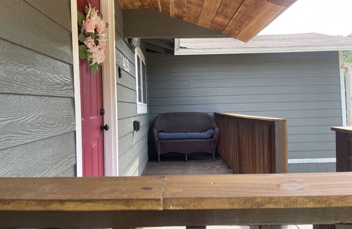 Liverpool House | Waterfront cabin on Chocolate Bayou. Bring your boat. Fishing friendly.