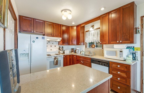 Eastsound Cottage | Waterfront cabin with hot tub, WiFi, deck, & wildlife views - dog-friendly