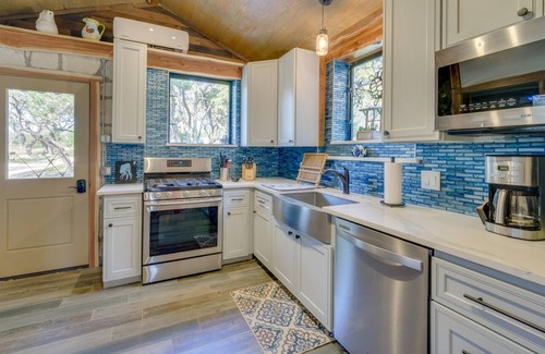 Rocky Ridge House | Waterfront Cabins on Lake Travis - Deep Cove