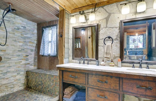 Rocky Ridge House | Waterfront Cabins on Lake Travis - Deep Cove