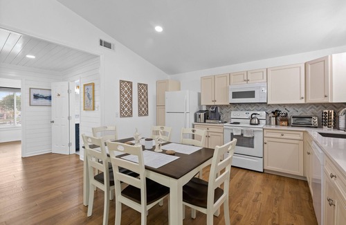 City-by-the Sea House | Waterfront Canal home! Private Pool, Hot Tub, Fishing, Dock your Boat!