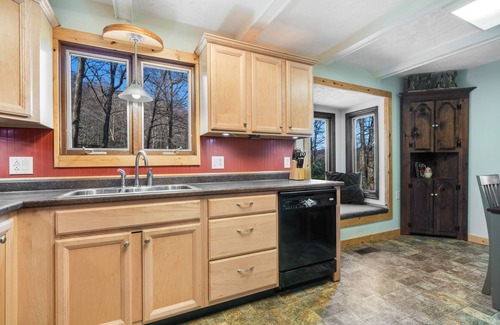 Sugar Mountain Ski Chalet | Waterfront Chalet w/2 Fireplaces, Private Hot Tub, washer/dryer, & Creek Access