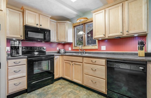 Sugar Mountain Ski Chalet | Waterfront Chalet w/2 Fireplaces, Private Hot Tub, washer/dryer, & Creek Access