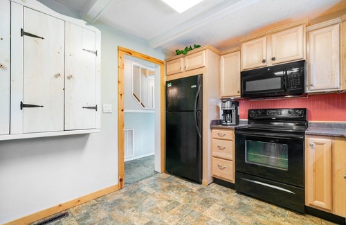 Sugar Mountain Ski Chalet | Waterfront Chalet w/2 Fireplaces, Private Hot Tub, washer/dryer, & Creek Access