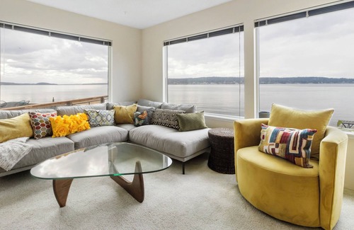 South End House | WATERFRONT CLASSIC 1920s UPDATED moden retro beautiful views!