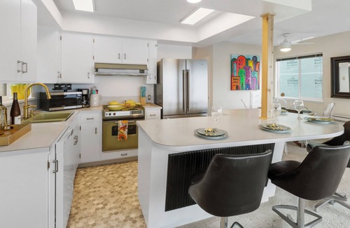South End House | WATERFRONT CLASSIC 1920s UPDATED moden retro beautiful views!