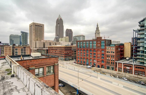 Downtown Cleveland Apartment | Waterfront Cleveland Apt ~ 1 Mi to Downtown