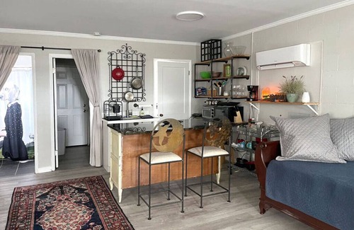 Port Royal Apartment | Waterfront coastal cottage charm in delightful Port Royal