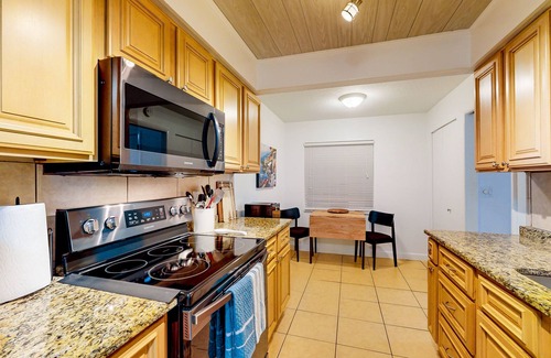 Belleair Beach Condo | Waterfront condo with amazing ocean view, resort pool, beach access, & W/D