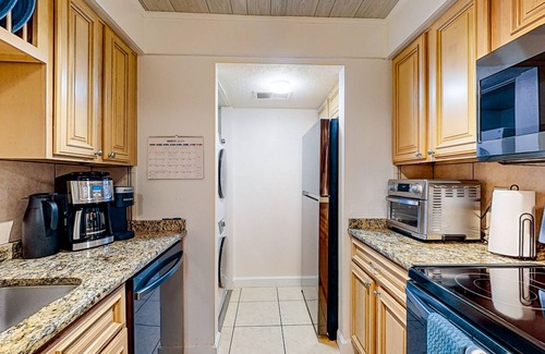 Belleair Beach Condo | Waterfront condo with amazing ocean view, resort pool, beach access, & W/D