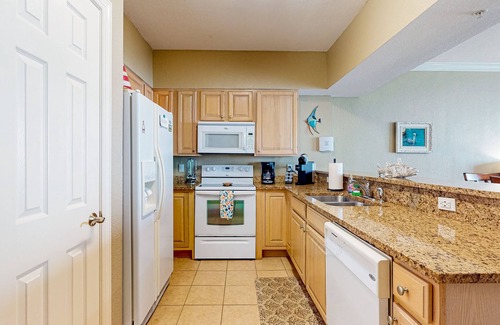 Ono Island Condo | Waterfront condo with on-site pool, private balcony, AC, & W/D