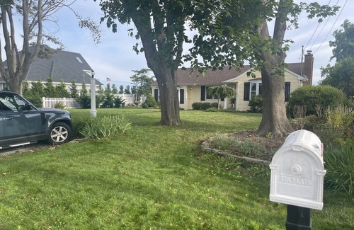 East Moriches Cottage | Waterfront Cottage across from Cupsogue Beach