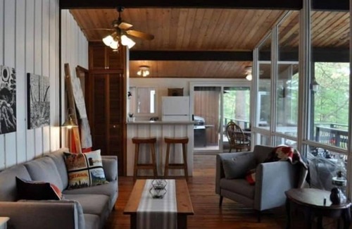 Gravenhurst Cottage | Waterfront cottage @ Muskoka Pines kayaks/fireplace/bbq/firepit
