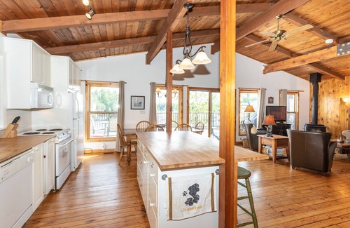 Gravenhurst Cottage | Waterfront Cottage on Muldrew Lake, Muskoka