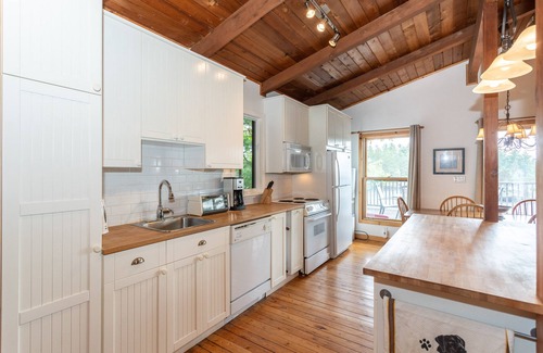 Gravenhurst Cottage | Waterfront Cottage on Muldrew Lake, Muskoka
